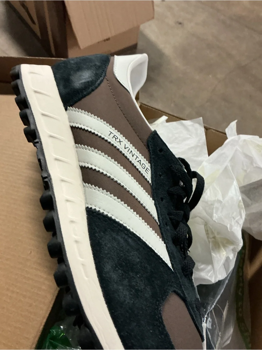 adidas TRX VINTAGE Box Label in Brown, 9.5